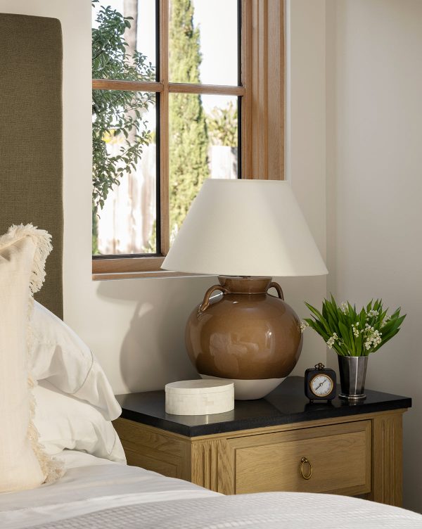 Derby Vase – Bold Silhouette, Timeless Intent